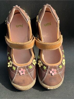 Umi Praline Brown Mary Jane Shoes with Pink& Yellow Flower Accents size 32/US 1